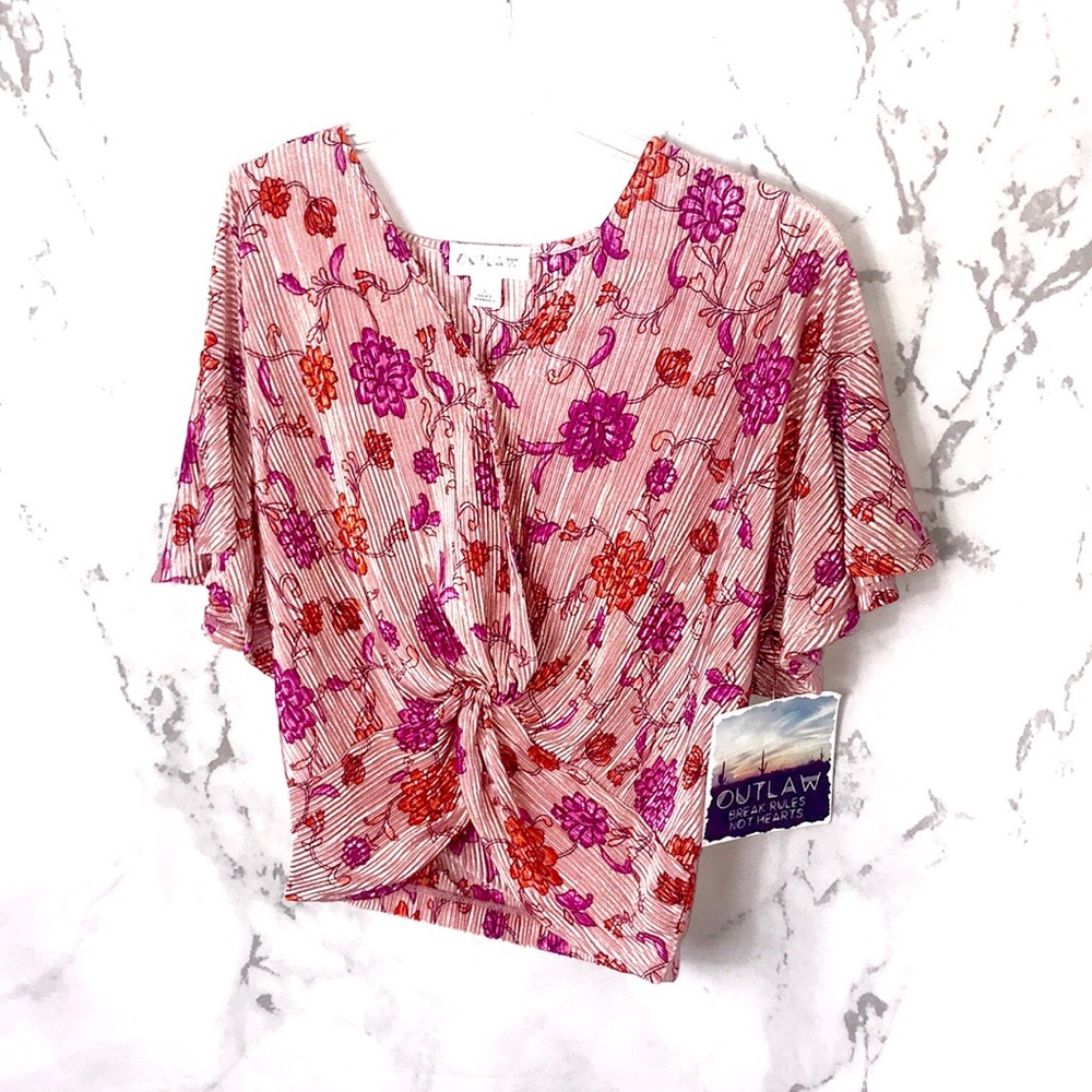 NWT OUTLAW Floral ribbed v neck pink shirt